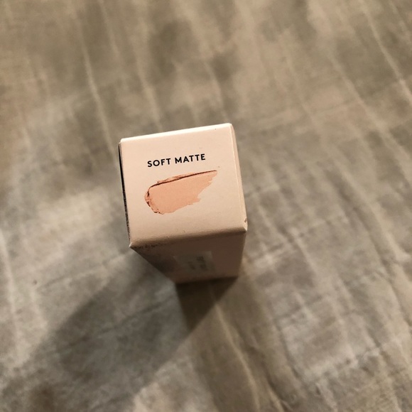 Fenty Beauty by Rihanna - Pro Filt’r Instant Retouch Primer Mini - Picture 2 of 3